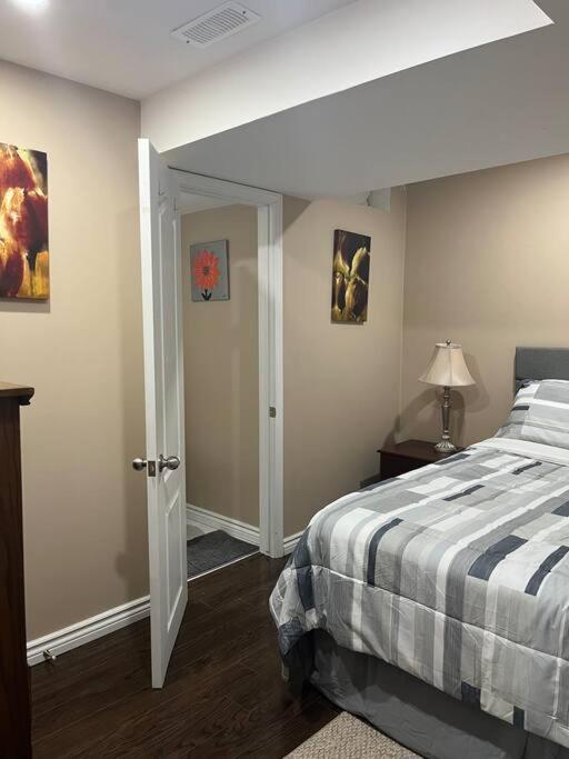 Bernie'S Basement Apartment Milton Bagian luar foto