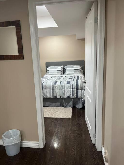Bernie'S Basement Apartment Milton Bagian luar foto
