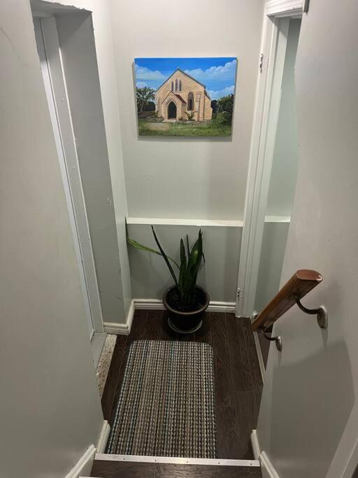 Bernie'S Basement Apartment Milton Bagian luar foto